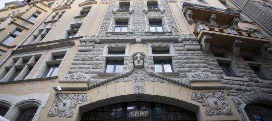 Neiburgs Apartementen - Vlucht + hotel Riga