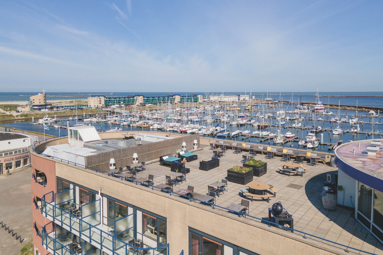 Leonardo Hotel IJmuiden Seaport Hotel | Verblijf op steenworp afstand van het strand en duinen | Kies je eigen verblijfsduur