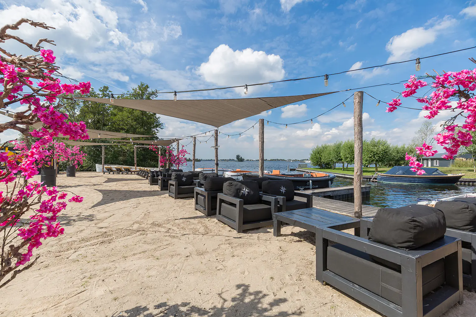 Leonardo Hotel Vinkeveen Amsterdam | Verblijf centraal gelegen aan de rand van de Vinkeveense Plassen | Kies je eigen verblijfsduur
