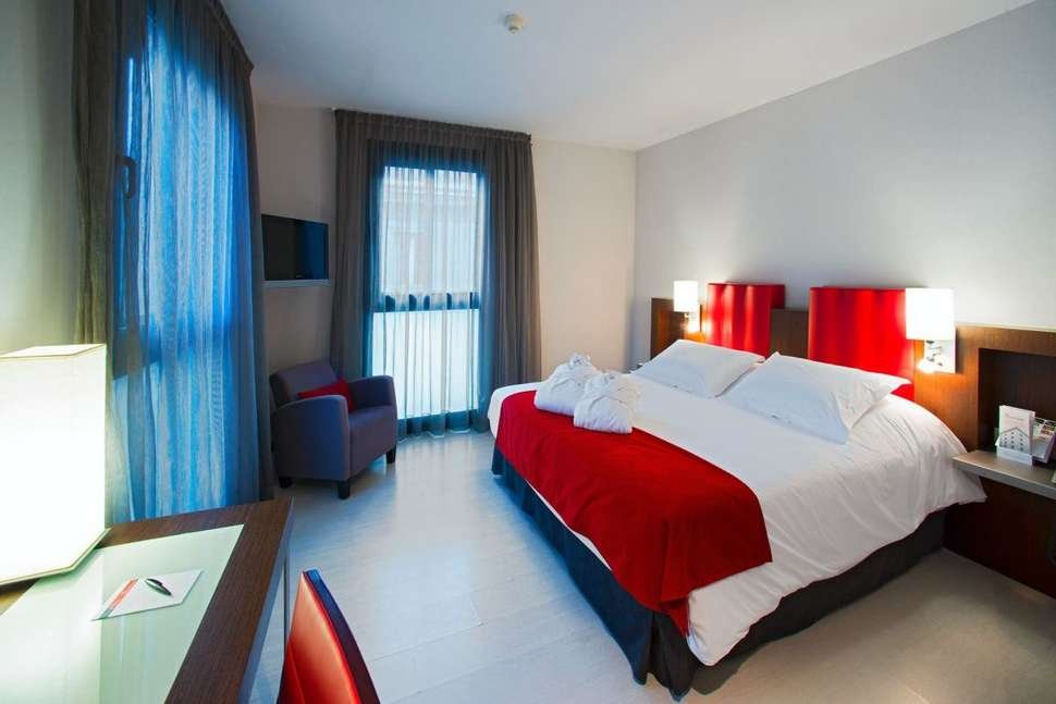 Ciutat De Girona - Vlucht + hotel Girona