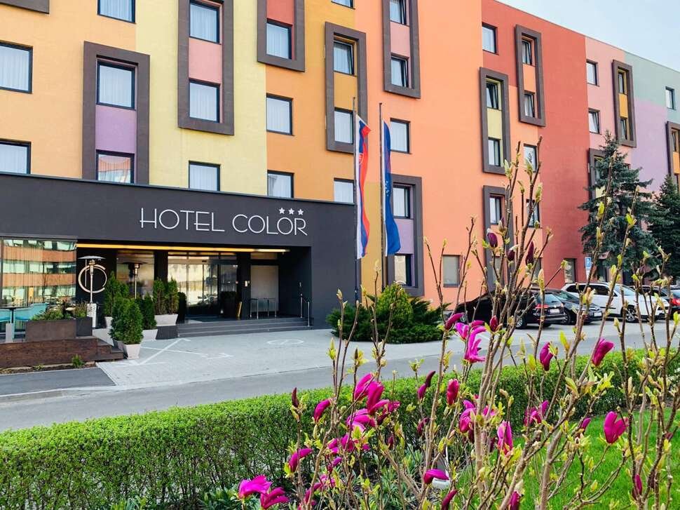 Color Hotel - Vlucht + hotel Bratislava