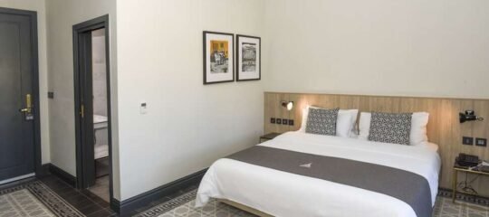 Hotel La Falconeria - Vlucht + hotel Valletta