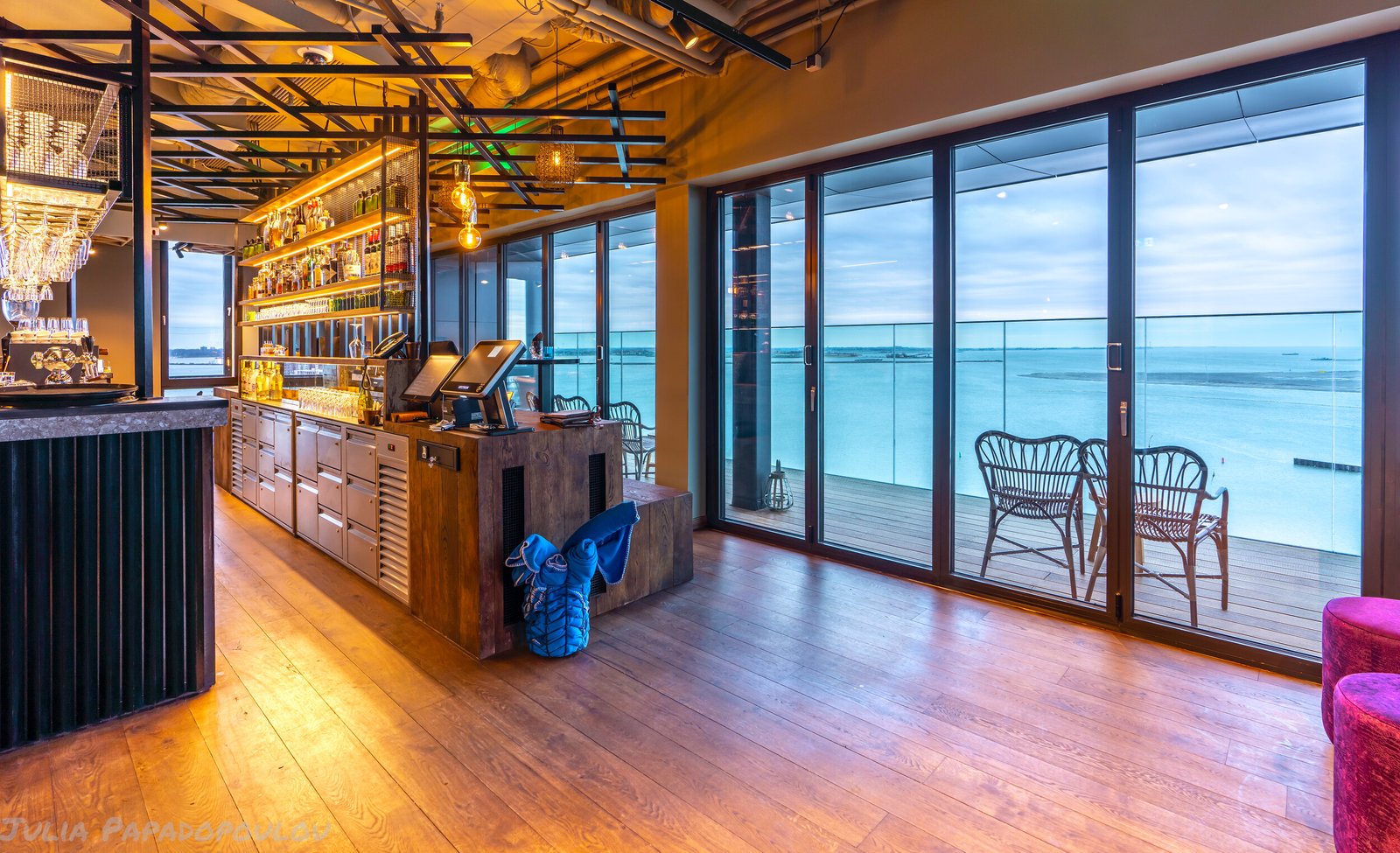 Four Elements Hotel Amsterdam | Verblijf in bijzonder Zero Energy hotel aan het IJmeer | incl. 3-gangendiner