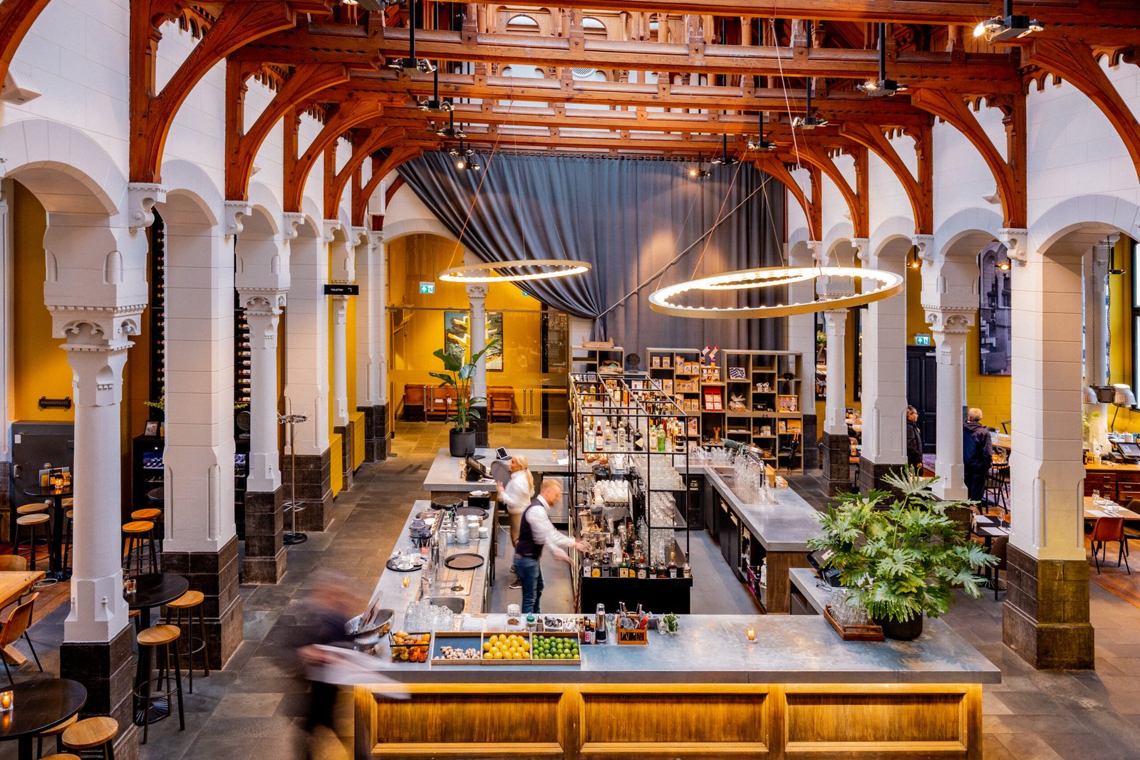Post-Plaza Hotel & Grand Café | Bijzonder overnachten in een voormalig postkantoor | incl. 3-gangendiner
